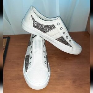 Jellypop Tennis Shoe White Sz 9.5 NEW